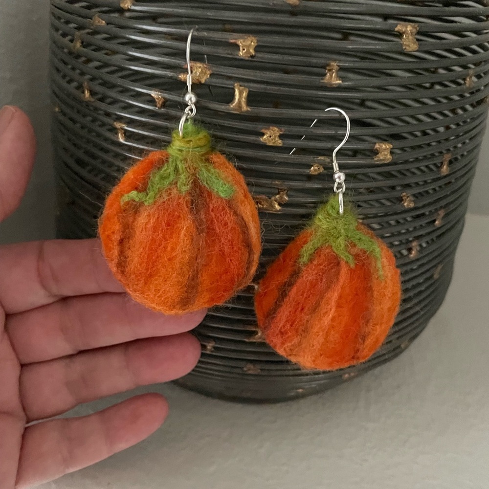 Hand crafted needle felted artisan pumpkin earrings unique one of a kind autumn - Picture 9 of 13